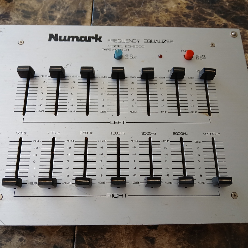 Numark eq-2000 Studio Mixer

Elevate your audio experience with the Numark eq-20